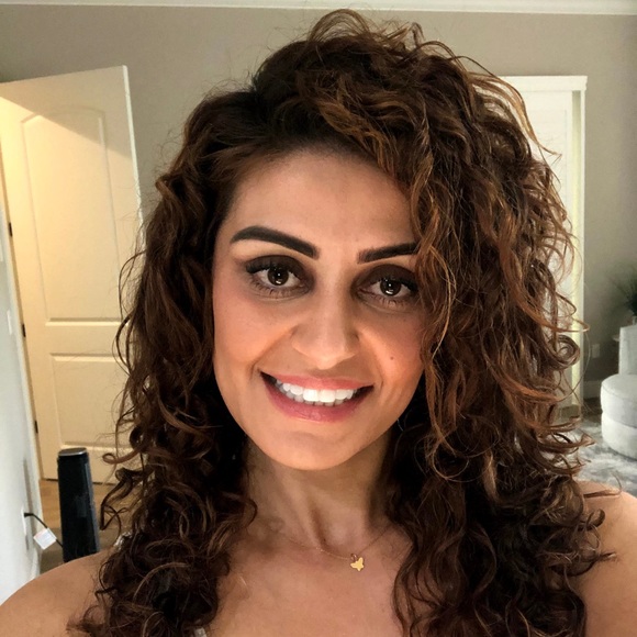 Meet your Posher, Ana - Picture 2 of 2